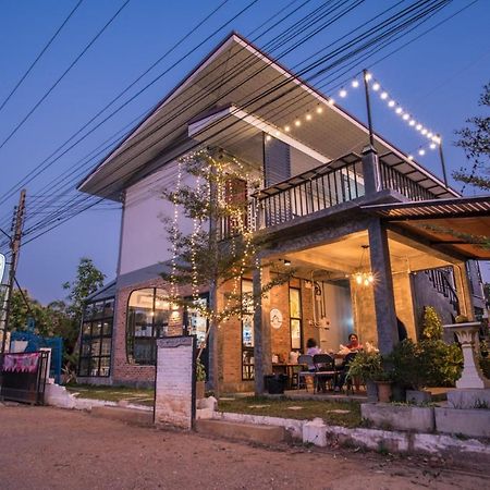 Yoji House And Cafe Hostel Ban Wiang Luaran gambar