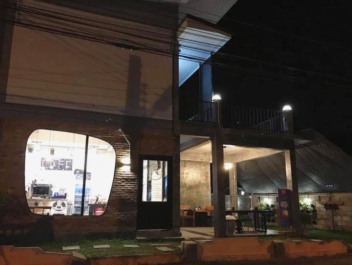 Yoji House And Cafe Hostel Ban Wiang Luaran gambar